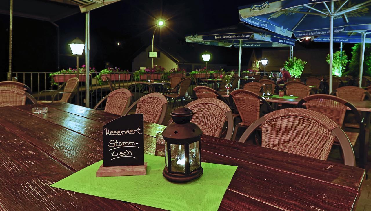 Hotel Restaurant Grüner Baum Leidersbach Exterior foto
